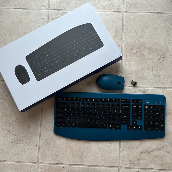 Wireless Keyboard & Mouse - Picture 4 of 5